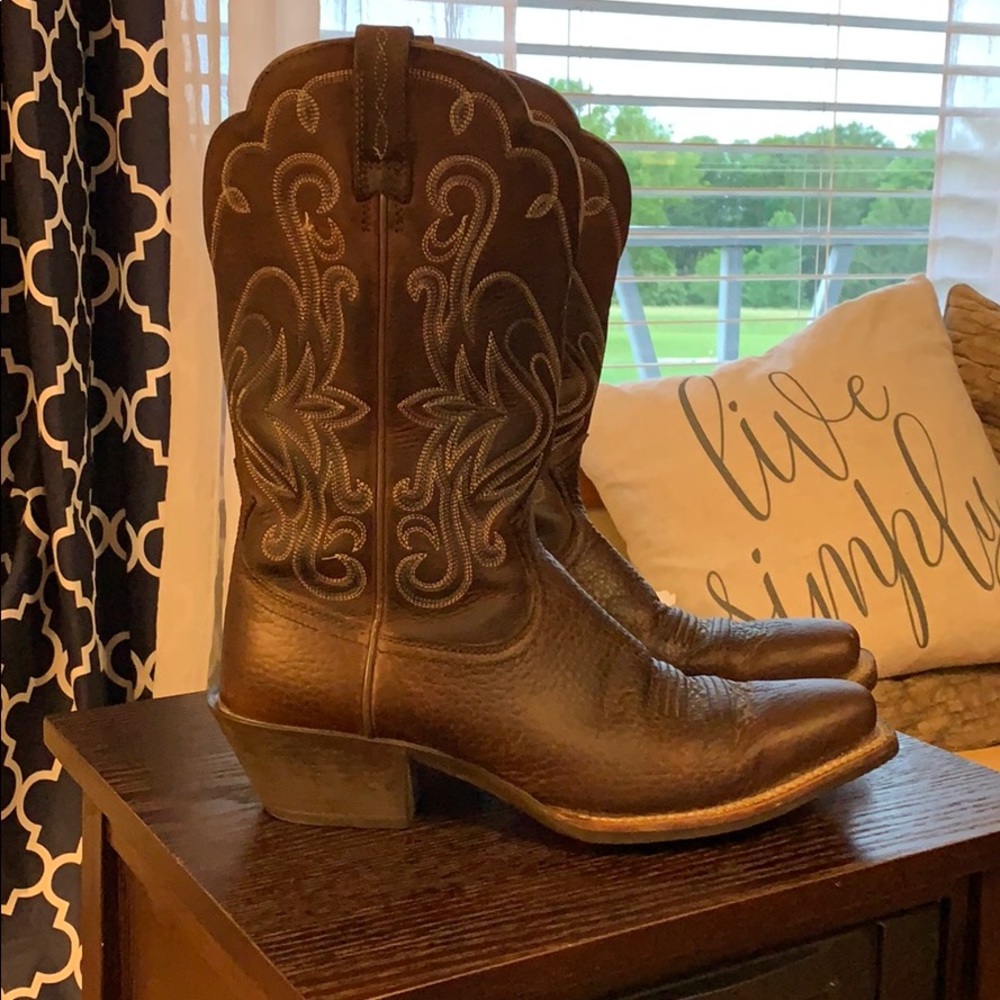 BRAND NEW - Ariat Boots